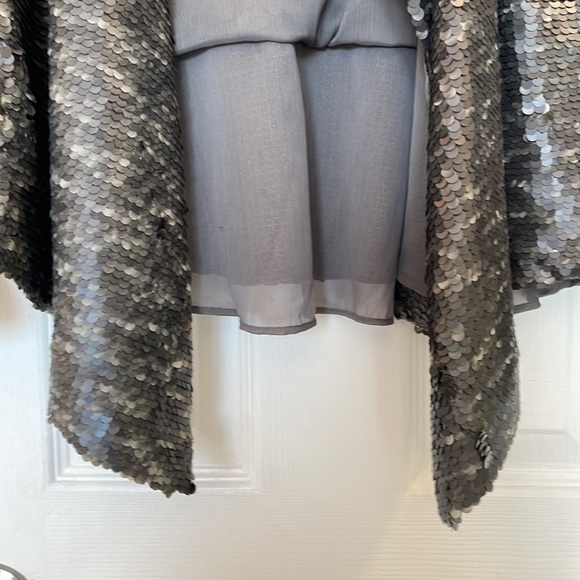 GORGEOUS FREE PEOPLE SILVER SEQUIN JACKET TOP SIZE SMALL SHIMMERY NWT - Picture 11 of 17